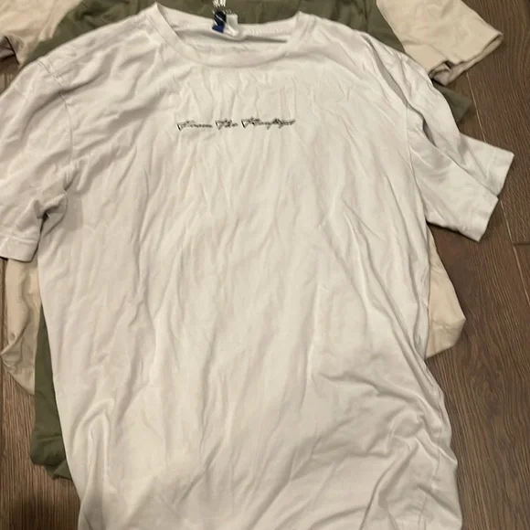 8 shirts from a variety of brands, sizes rang from small to medium, - Picture 9 of 13